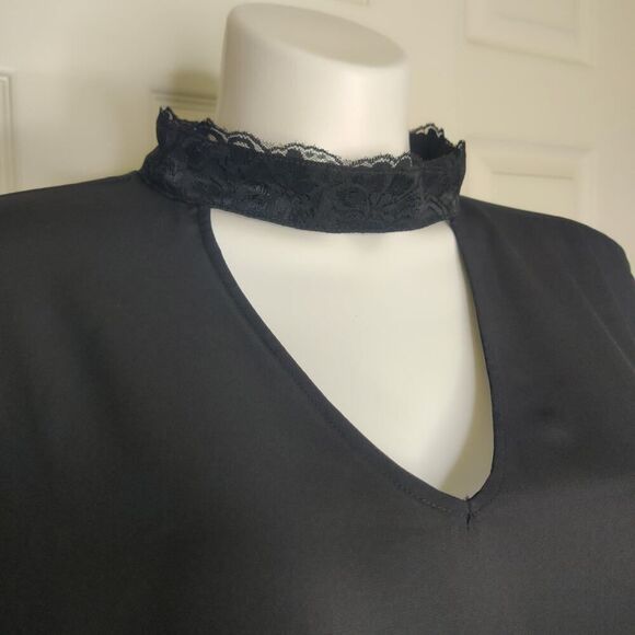 Torrid Georgette lace trimmed mock neck keyhole blouse sz 3 - Picture 5 of 12